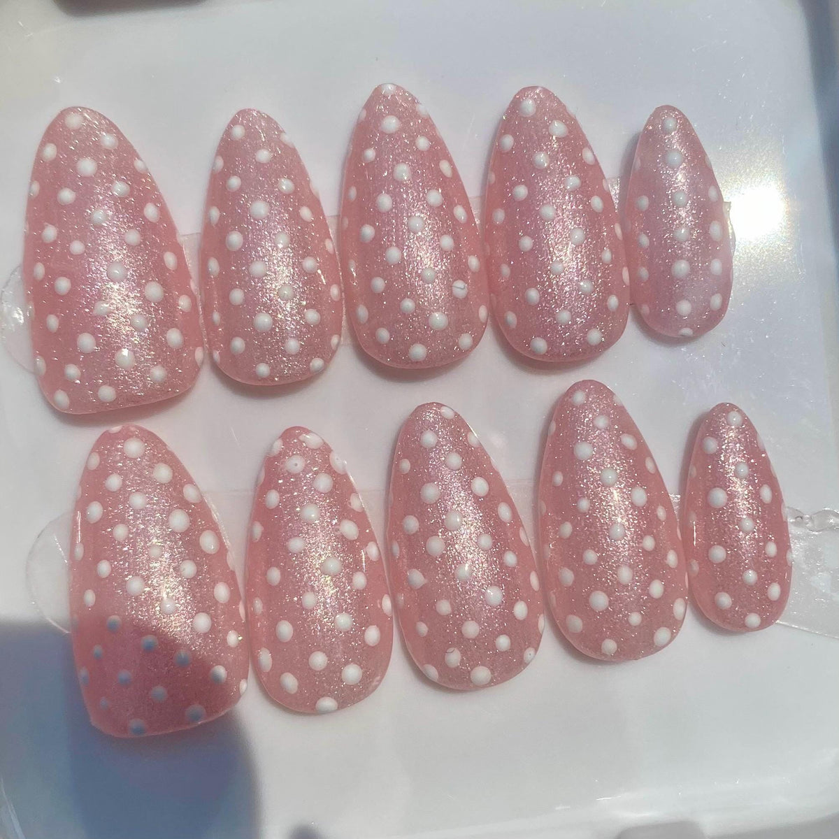 press on nails - cutesy polka dots