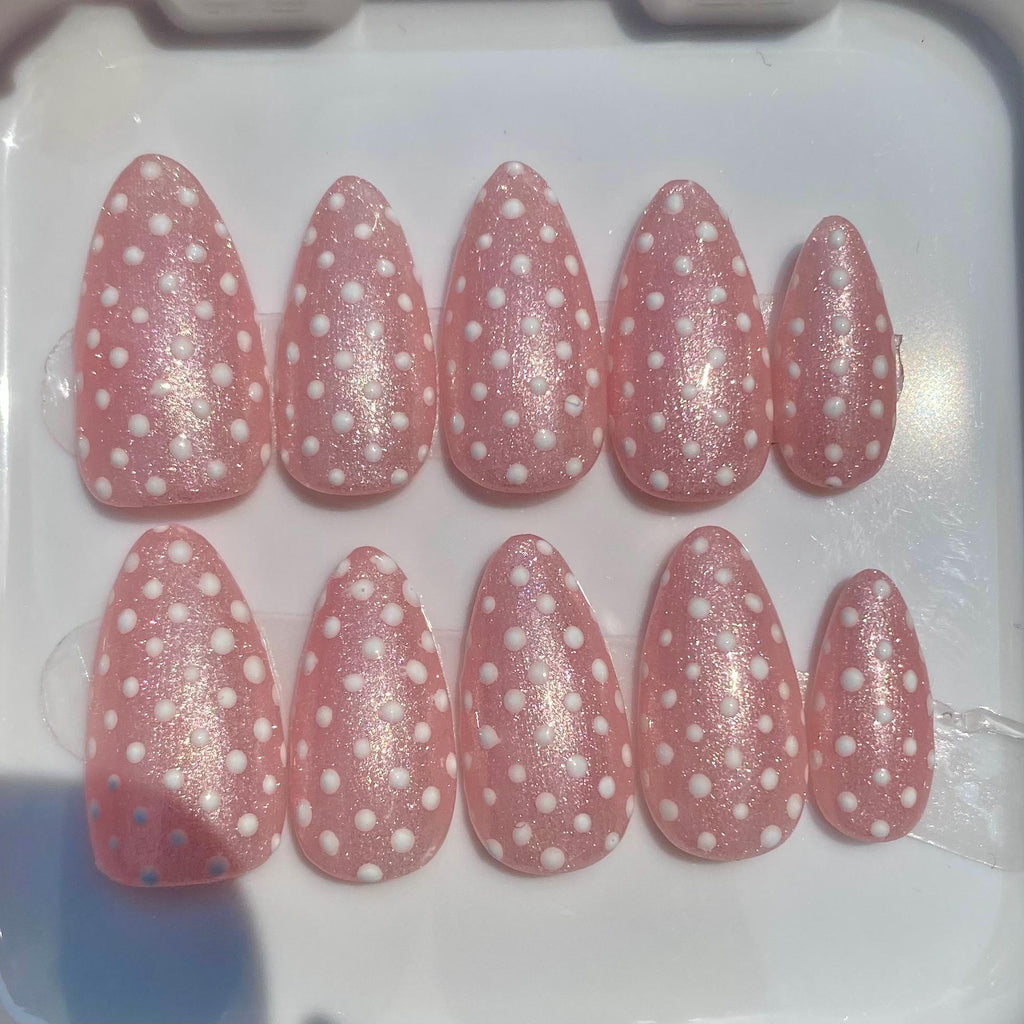 press on nails - cutesy polka dots