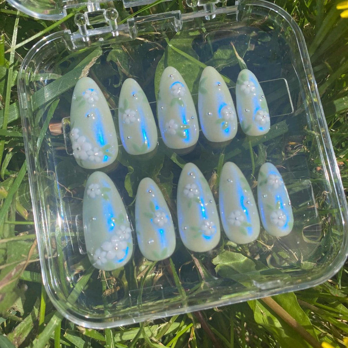 press on nails - dreamy blue & white garden